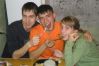 30.12.2006-у Дениса дома.Едим курицу (есть никто не хотел).Костя Проценко,Денис,Алена.JPG
